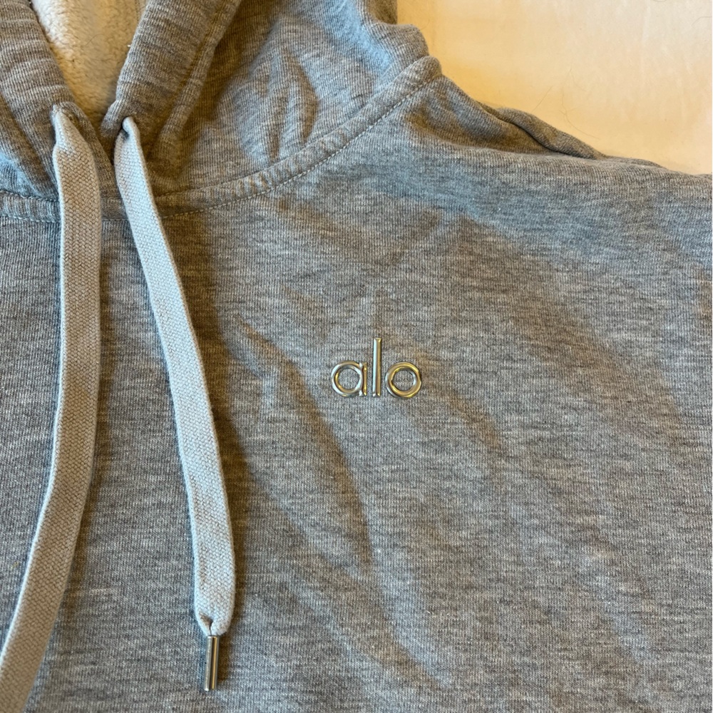 Alo Yoga Accolade Hoodie in Athletic Heather Grey